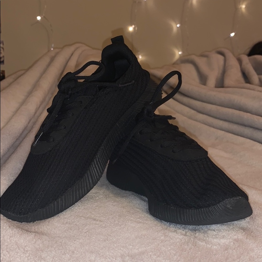 ❌SOLD❌ Black Athletic Sneakers🏃🏽‍♀️